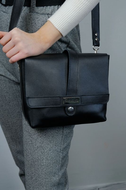 Жіноча шкіряна сумка через чорне плече. Сумка крос боді з натуральної шкіри. Маленька сумка клатч. Beauty